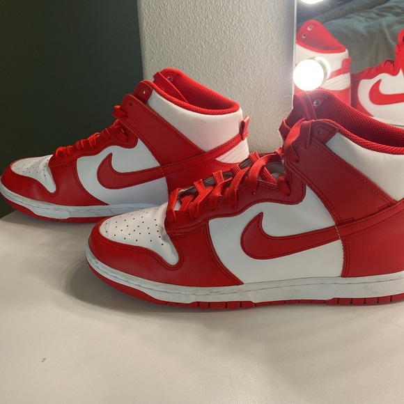 Red Championship dunks size 10 in men’s - Picture 2 of 4
